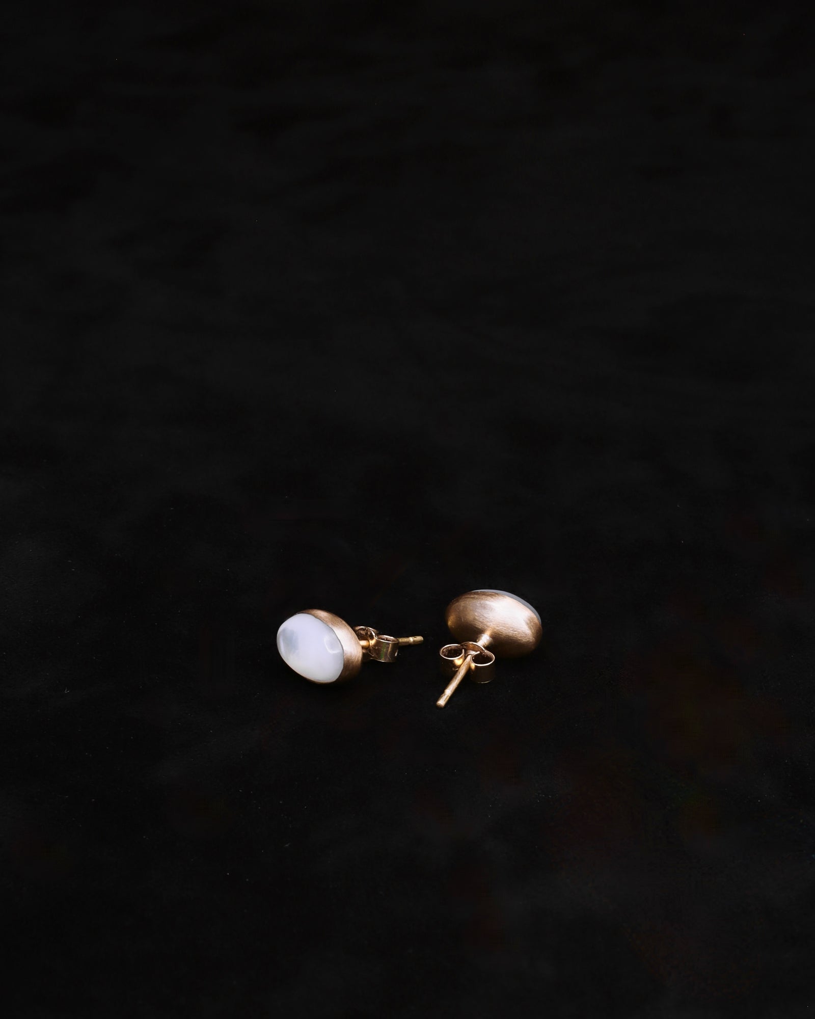 Mother of Pearl 18ct gold seed earrings